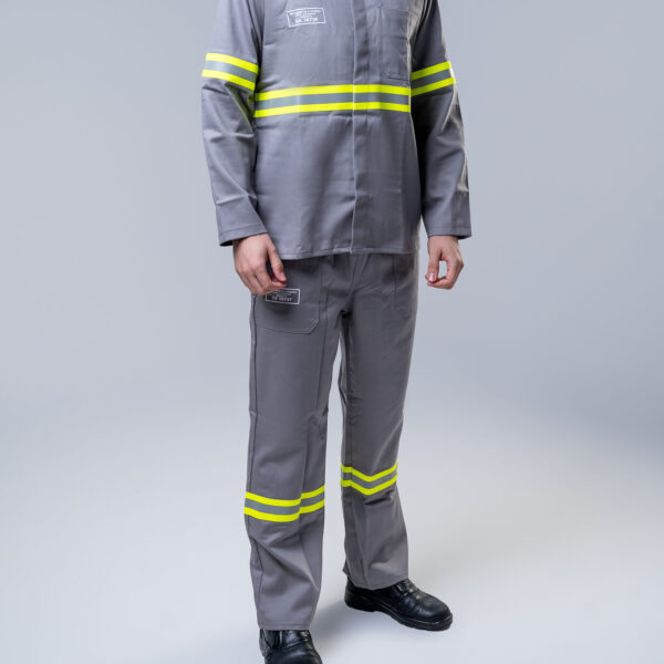 Camisa cinza de refletivo verde 3