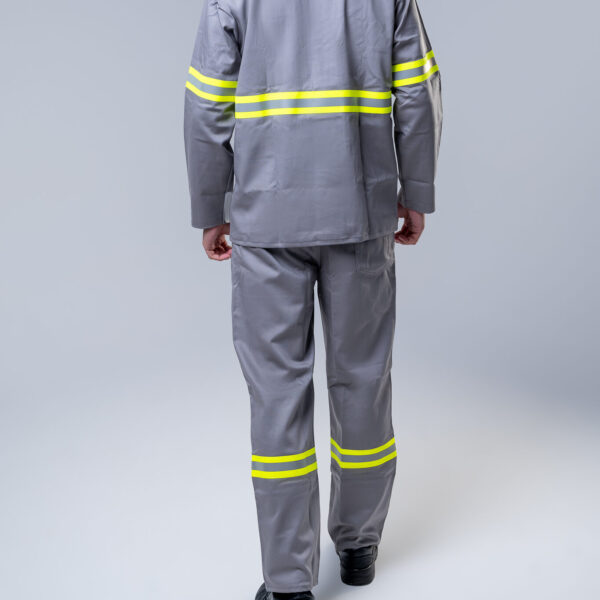 Camisa cinza de refletivo verde 4