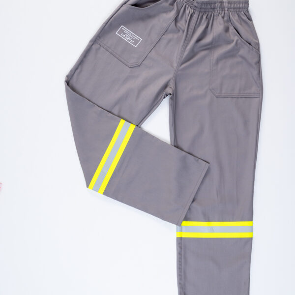 Calça cinza de refletivo verde 1
